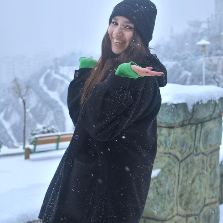 Portrait of Ananya meditation instructor